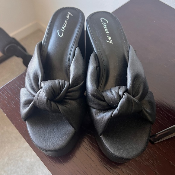 Circus NY Platform Sandals - Picture 1 of 3